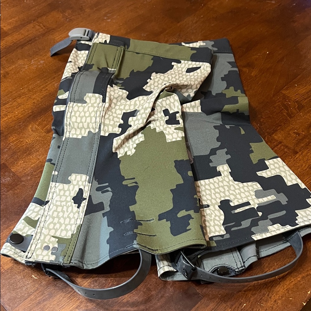Yukon hunting boot gaiter from Kuiu. Never worn.